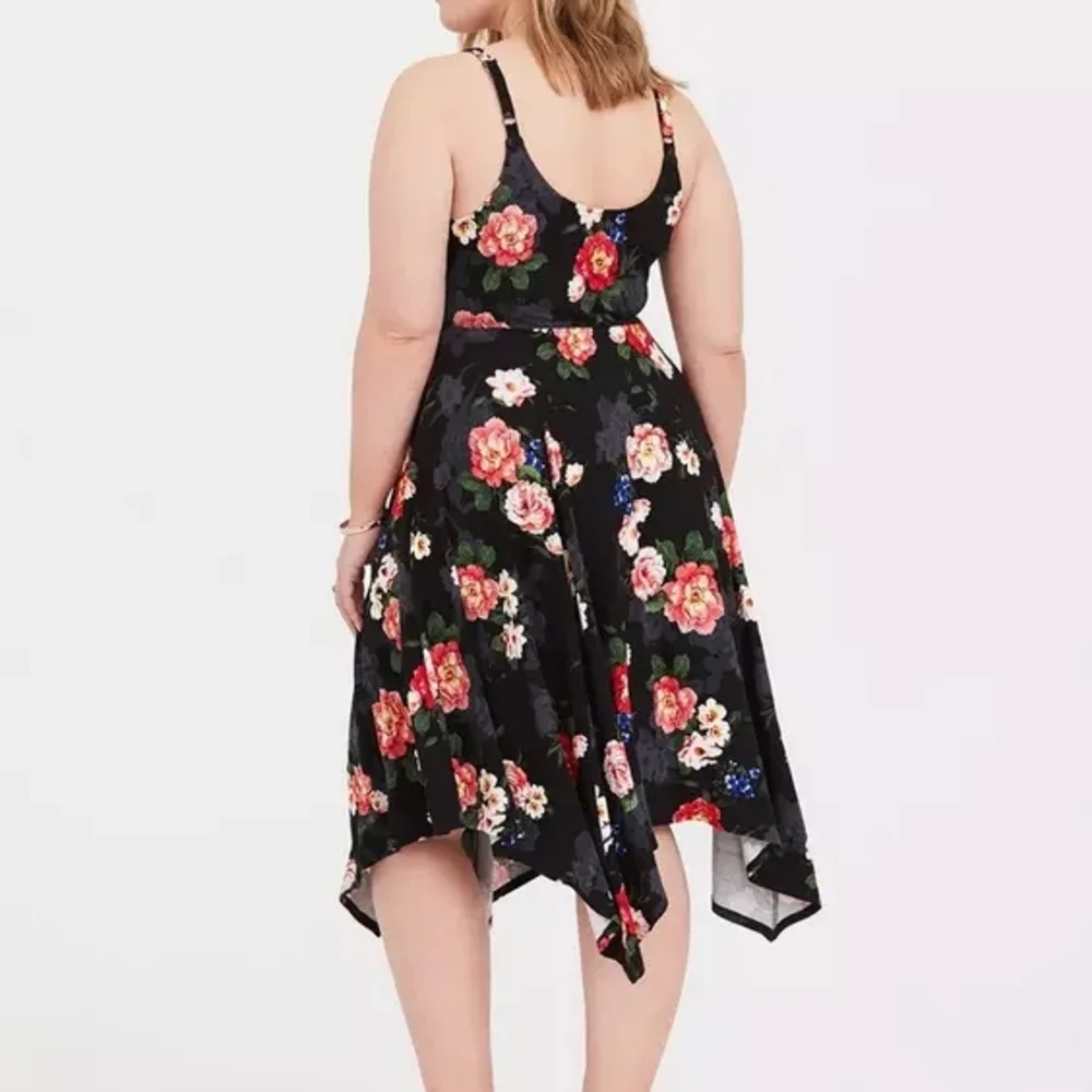 Torrid Black Floral Trapeze Dress | Scoop Neck Sleeveless Handkerchief Hem Size2 - Picture 3 of 4